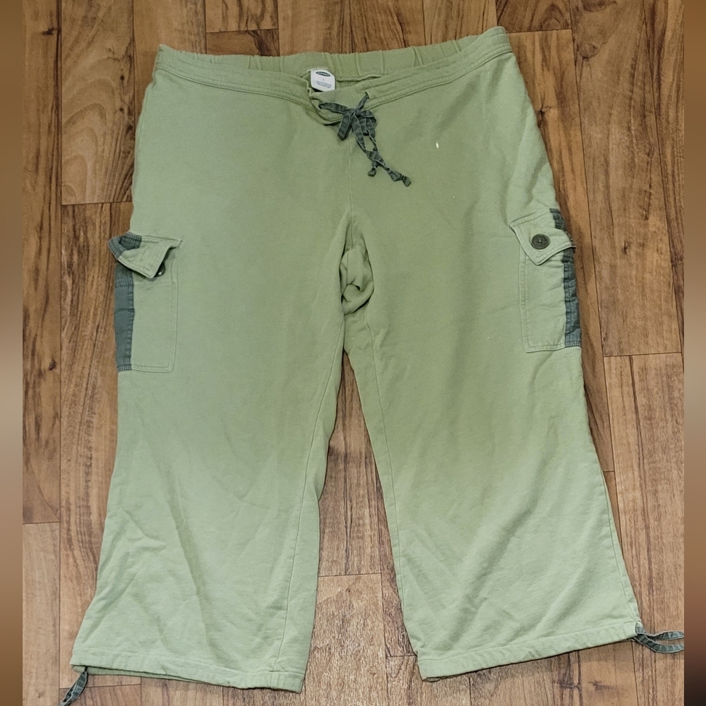 Old Navy green capris L